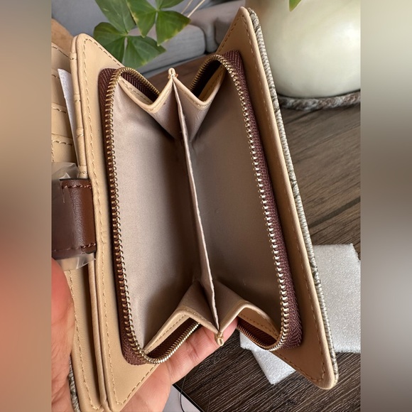 Nine West Signature Bifold Medium Wallet, Brown Khaki/Cream, NWT - Picture 9 of 10